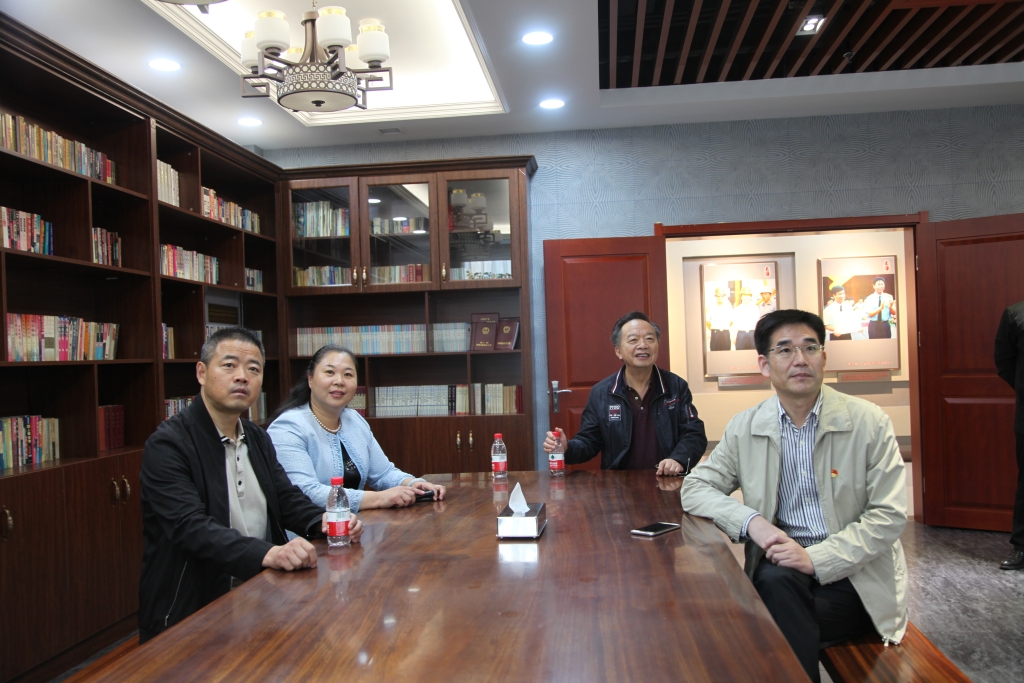 2019年10月11日，連云港市退役軍人事務(wù)局王永仕局長一行到1號(hào)樓參觀展館